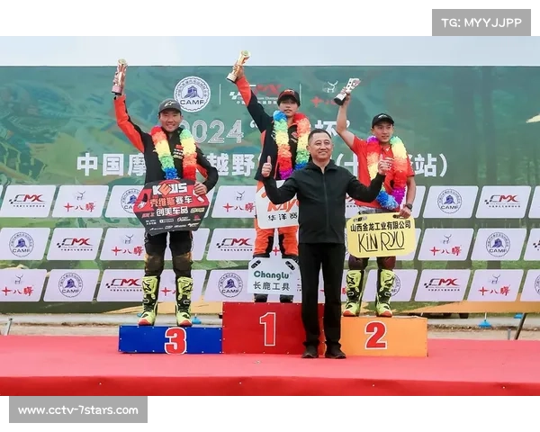 全国青年锦标赛现暖心一幕：选手王镜宇赛后搀扶抽筋对手离场