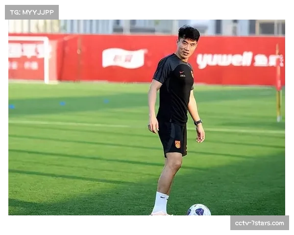 青岛西海岸成都集结冲刺备战：郑智教练团队正式亮相